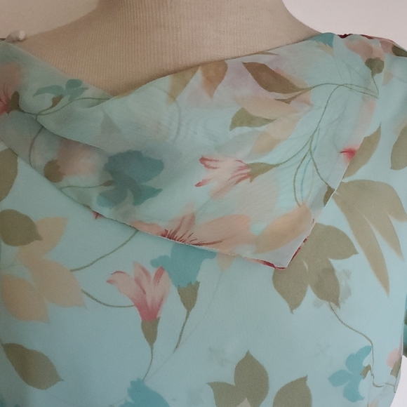 Elegant Floral Women's Blouse in Aqua and Pink - Picture 2 of 5